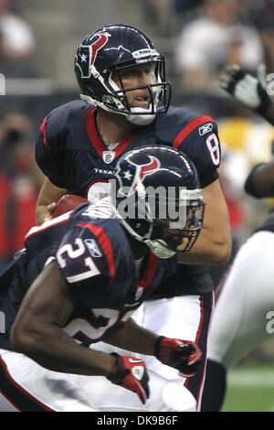 15 août 2011 - Houston, Texas, États-Unis - Houston Texans QB Matt Schaub(8) rentre dans la poche. Défait les Texans de Houston New York Jets 20-16 au Reliant Stadium de Houston au Texas. (Crédit Image : © Luis Leyva/ZUMAPRESS.com) Southcreek/mondial Banque D'Images