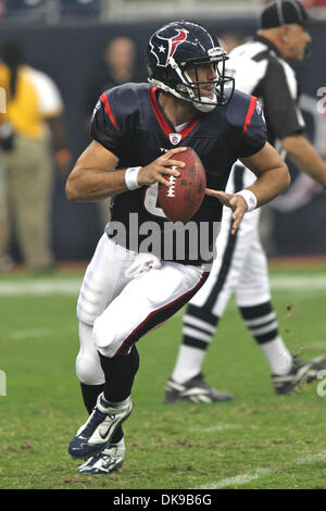 15 août 2011 - Houston, Texas, États-Unis - Houston Texans QB Matt Schaub(8) se préparant à sa droite. Défait les Texans de Houston New York Jets 20-16 au Reliant Stadium de Houston au Texas. (Crédit Image : © Luis Leyva/ZUMAPRESS.com) Southcreek/mondial Banque D'Images