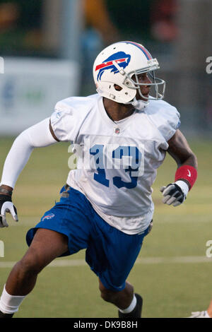 15 août 2011 - Webster, New York, États-Unis - Buffalo Bills wide receiver Steve Johnson (# 13) sur le champ à camp d'entraînement à Saint John Fisher College à Pittsford, New York. (Crédit Image : © Mark Konezny/ZUMAPRESS.com) Southcreek/mondial Banque D'Images