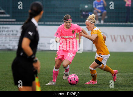 14 août 2011 : Western New York Flash défait l'Atlanta a battu 2-0 à Sahlen's Stadium à Rochester, NY dans un Women's Professional Soccer (WPS) se rencontreront. Western New York Flash's Rebecca Moros (38) dans l'action tout en jouant de l'Atlanta Beat.(Image Crédit : © Alan Schwartz/Cal/ZUMAPRESS.com) Media Sport Banque D'Images