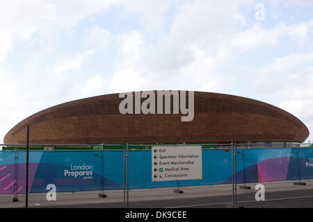 16 août 2011 - Londres, Royaume-Uni - Vue extérieure du Parc olympique au cours du match l'Australie contre la Chine sur le premier jour de la série prépare Londres - tournoi de basket-ball, la préparation de l'événement Jeux Olympiques 2012 (Crédit Image : © Marcello Farina/ZUMAPRESS.com) Southcreek/mondial Banque D'Images