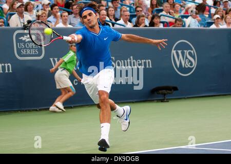 18 août 2011 - Mason, Ohio, États-Unis - Roger Federer (SUI) en action à la W & S'ouvrir au centre de tennis de la famille Linder dans Mason,Ohio. Roger Federer (SUI) a battu James Blake (USA) (6-4) (6-1) (Crédit Image : © Scott Davis/ZUMAPRESS.com) Southcreek/mondial Banque D'Images