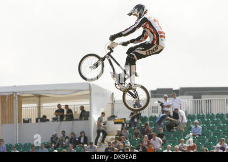 19 août 2011 - London, Greater London, Royaume-Uni - Grande-Bretagne espère Scott Waterhouse à la Coupe du monde de BMX Supercross dans le Parc olympique de Londres. (Crédit Image : ©/ZUMAPRESS.com) Liasi Theodore Banque D'Images