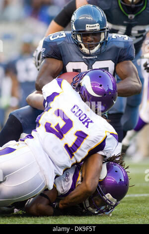 20 août 2011 - Seattle, Washington, États-Unis - Seattle Seahawks running back Leon Washington (33) est abordé par le Minnesota Vikings Chris Cook évoluait (31) et de sécurité Mistral Raymond (30) au champ CenturyLink à Seattle, Washington. La Minnesota Vikings a gagné le match, 20-7. (Crédit Image : © Chris Hunt/ZUMApress.com) Southcreek/mondial Banque D'Images