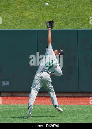 20 août 2011 - Aberdeen, Maryland, États-Unis - Nicolas Benner atteint d'une profonde ballon durant le championnat samedi à la Cal Ripken World Series à Aberdeen, Maryland le 20 août 2011. (Crédit Image : Â© Scott Serio/Eclipse/ZUMAPRESS.com) Banque D'Images