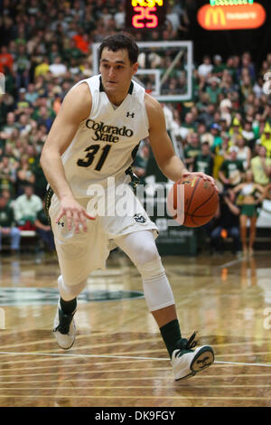 Fort Collins, CO, USA. 19Th Mar, 2013. 3 décembre 2013 : Colorado State's J.J. Avila dribbles dans la seconde moitié contre Colorado à Moby Arena à Fort Collins. © csm/Alamy Live News Banque D'Images