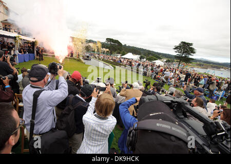 21 août 2011 - Pebble Beach, Californie, États-Unis - UN 1934 Voisin C-25 Aerodyne administré par Peter et Merle Mullin de Los Angeles gagne ''Best in Show'' au 2011 Pebble Beach Concours d'elégance. (Crédit Image : © Scott Beley/global/ZUMAPRESS.com) Southcreek Banque D'Images