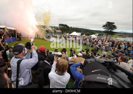 21 août 2011 - Pebble Beach, Californie, États-Unis - UN 1934 Voisin C-25 Aerodyne administré par Peter et Merle Mullin de Los Angeles gagne ''Best in Show'' au 2011 Pebble Beach Concours d'elégance. (Crédit Image : © Scott Beley/global/ZUMAPRESS.com) Southcreek Banque D'Images