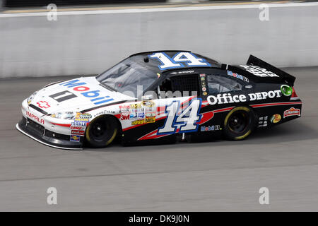 21 août 2011 - Brooklyn, Michigan, États-Unis - Tony Stewart (# 14) courses sur la main d'emblée à la Michigan International Speedway. (Crédit Image : © Alan Ashley/ZUMAPRESS.com) Southcreek/mondial Banque D'Images