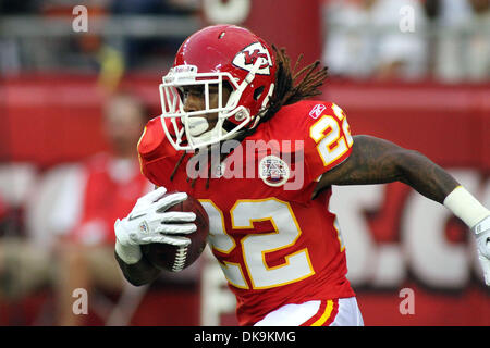 Le 26 août 2011 - Kansas City, Missouri, États-Unis - Kansas City Chiefs wide receiver Dexter McCluster (22) brouille pour yardage sur un kickoff return dans la NFL football match entre les Chiefs de Kansas City et les Rams de Saint-Louis à Kansas City, MO. Les Rams diriger les Chiefs 14-3 a la mi-temps. (Crédit Image : © Jacob Paulsen/global/ZUMAPRESS.com) Southcreek Banque D'Images