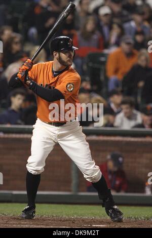 Le 26 août 2011 - San Francisco, Californie, États-Unis - San Francisco Giants le deuxième but Jeff Keppinger (8) à la batte lors de la MLB match entre les Giants de San Francisco et les Astros de Houston. Les Giants de San Francisco gagner le match 2-1. (Crédit Image : © Southcreek Dinno Kovic/global/ZUMAPRESS.com) Banque D'Images