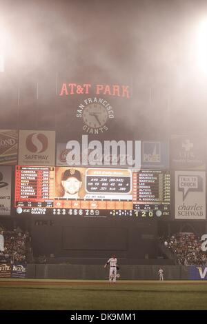 Le 26 août 2011 - San Francisco, Californie, États-Unis - les rouleaux dans le brouillard pendant le jeu MLB entre les Giants de San Francisco et les Astros de Houston. Les Giants de San Francisco gagner le match 2-1. (Crédit Image : © Southcreek Dinno Kovic/global/ZUMAPRESS.com) Banque D'Images