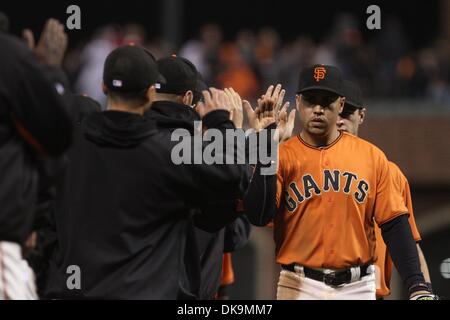 Le 26 août 2011 - San Francisco, Californie, États-Unis - San Francisco Giants droit fielder Carlos Beltran (15) célèbre la victoire entre les Giants de San Francisco et les Astros de Houston. Les Giants de San Francisco gagner le match 2-1. (Crédit Image : © Southcreek Dinno Kovic/global/ZUMAPRESS.com) Banque D'Images