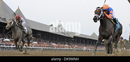 27 août 2011 - Saratoga Springs, New York, États-Unis - Restez Soif (no. 9), monté par Javier Castellano et formés par Todd Pletcher, gagne le 142e exécution de la classe 1 travers Stakes pour trois ans le 27 août 2011 à Saratoga Race Track à Saratoga Springs, New York. (Crédit Image : © Bob Mayberger ZUMAPRESS.com)/Eclipse/ Banque D'Images