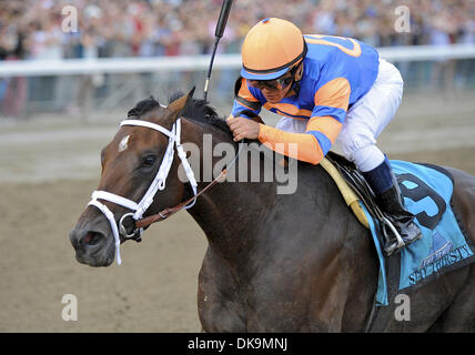 27 août 2011 - Saratoga Springs, New York, États-Unis - Restez Soif (no. 9), monté par Javier Castellano et formés par Todd Pletcher, gagne le 142e exécution de la classe 1 travers Stakes pour trois ans le 27 août 2011 à Saratoga Race Track à Saratoga Springs, New York. (Crédit Image : © Bob Mayberger ZUMAPRESS.com)/Eclipse/ Banque D'Images