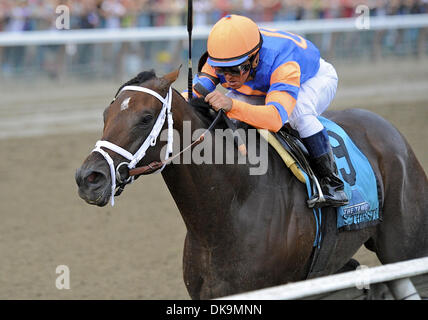 27 août 2011 - Saratoga Springs, New York, États-Unis - Restez Soif (no. 9), monté par Javier Castellano et formés par Todd Pletcher, gagne le 142e exécution de la classe 1 travers Stakes pour trois ans le 27 août 2011 à Saratoga Race Track à Saratoga Springs, New York. (Crédit Image : © Bob Mayberger ZUMAPRESS.com)/Eclipse/ Banque D'Images