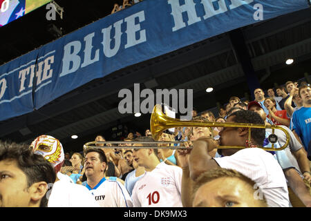 27 août 2011 - Kansas City, Kansas, États-Unis - Défenseur joue le trombone dans le chaudron. FC Dallas battu Sporting KC 3-2 à LIVESTRONG Sporting Park à Kansas City, Kansas. (Crédit Image : © Tyson Hofsommer/global/ZUMAPRESS.com) Southcreek Banque D'Images