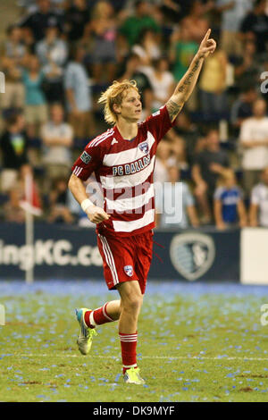 27 août 2011 - Kansas City, Kansas, États-Unis - FC Dallas Brek Shea (20) célèbre la fin de l'objectif par Bobby Warshaw. FC Dallas battu Sporting KC 3-2 à LIVESTRONG Sporting Park à Kansas City, Kansas. (Crédit Image : © Tyson Hofsommer/global/ZUMAPRESS.com) Southcreek Banque D'Images