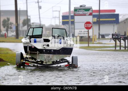 27 août 2011 - Havelock, North Carolina, États-Unis - l'ouragan Irene passe par Morehead City causant d'importants dégâts et des inondations samedi matin, 27 août 2011 à Morehead City en Caroline du Nord. (Crédit Image : © Anthony Barham/global/ZUMAPRESS.com) Southcreek Banque D'Images