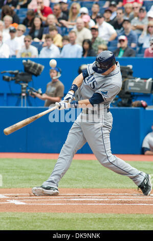 28 août 2011 - Toronto, Ontario, Canada - Rays de Tampa Bay Le deuxième but Ben Zobrist (18) en action contre les Blue Jays de Toronto. Les Rays de Tampa Bay a vaincu les Blue Jays de Toronto 12 - 0 au Rogers Centre, Toronto (Ontario). (Crédit Image : © Keith Hamilton/ZUMAPRESS.com) Southcreek/mondial Banque D'Images