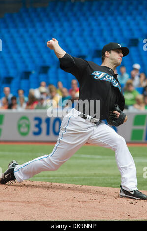 28 août 2011 - Toronto, Ontario, Canada - Toronto Blue Jays pitcher Brandon Morrow (23) a commencé le match contre les Rays de Tampa Bay. Les Rays de Tampa Bay a vaincu les Blue Jays de Toronto 12 - 0 au Rogers Centre, Toronto (Ontario). (Crédit Image : © Keith Hamilton/ZUMAPRESS.com) Southcreek/mondial Banque D'Images