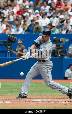 28 août 2011 - Toronto, Ontario, Canada - Rays de Tampa Bay Le deuxième but Ben Zobrist (18) en action contre les Blue Jays de Toronto. Les Rays de Tampa Bay a vaincu les Blue Jays de Toronto 12 - 0 au Rogers Centre, Toronto (Ontario). (Crédit Image : © Keith Hamilton/ZUMAPRESS.com) Southcreek/mondial Banque D'Images