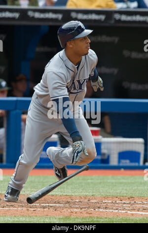 28 août 2011 - Toronto, Ontario, Canada - le voltigeur des Rays de Tampa Bay Desmond Jennings (8) hits un seul dans la 6e manche contre les Blue Jays de Toronto.Les Rays de Tampa Bay a vaincu les Blue Jays de Toronto 12 - 0 au Rogers Centre, Toronto (Ontario). (Crédit Image : © Keith Hamilton/ZUMAPRESS.com) Southcreek/mondial Banque D'Images