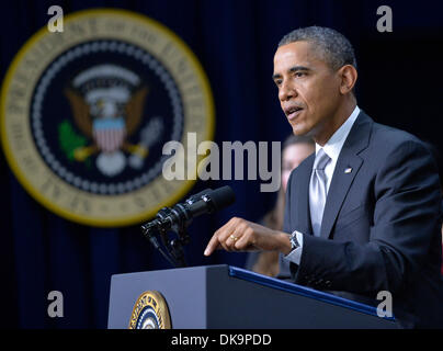 Washington DC, USA. 3e décembre 2013. Le président américain Barack Obama parle de la loi sur les soins abordables dans la cour du château de la Maison Blanche à Washington D.C. le 3 décembre 2013. Barack Obama a lancé mardi une campagne coordonnée de trois semaines avec les Démocrates au Capitole et à l'extérieur alliés pour redémarrer sa signature healthcare révision, après deux mois d'intense couverture médiatique de la santé fédérale site d'échecs. (Xinhua/Zhang Jun/Alamy Live News) Banque D'Images
