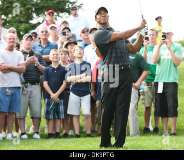 31 août 2011 - Verona, New York, États-Unis - Tiger Woods frappe la balle hors de l'état brut et sur le 18ème green à la 4e Conférence annuelle Notah Begay III Foundation Défi à Atunyote Golf Club à Vernon, New York le 31 août 2011 (Image Crédit : © Nick Serrata/Eclipse/ZUMAPRESS.com) Banque D'Images