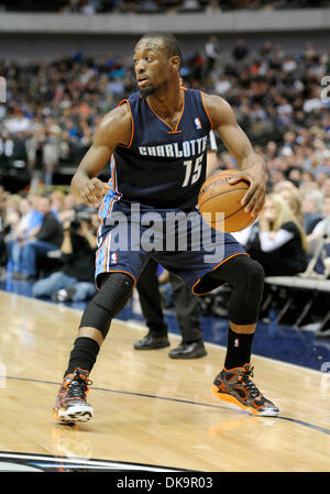 Dallas, Texas, USA. Déc 03, 2013 : le meneur des Bobcats Kemba Walker # 15 lors d'un match de NBA entre les Charlotte Bobcats et les Dallas Mavericks à l'American Airlines Center de Dallas, TX Dallas battu Charlotte 89-82 : Cal Crédit Sport Media/Alamy Live News Banque D'Images