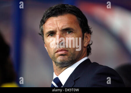 Pays de Galles manager Gary vitesse pendant l'Euro 2012 match de qualification entre pays de Galles et le Monténégro à Cardiff City Stadium, Cardiff, Pays de Galles, le 2 septembre 2011. Crédit photo SPORTIMAGE/JAKE BLAIREAU..Championnat d'Groupe admissible G..Pays de Galles v Monténégro..2e, Septembre 2011.(Image Crédit : &# 169 ; Jake Badger/Sportimage/Cal/ZUMAPRESS.com) Media Sport Banque D'Images