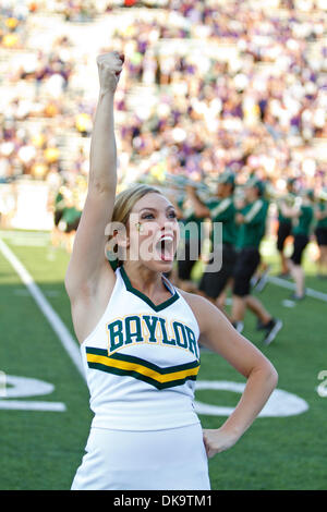 2 septembre 2011 - Waco, Texas, États-Unis - Un ours Baylor cheerleader au cours de l'action entre la arborant Baylor Bears et TCU Horned Frogs. 50-48 Baylor TCU bouleverse au stade Floyd Casey. (Crédit Image : © Andrew Dieb/global/ZUMAPRESS.com) Southcreek Banque D'Images