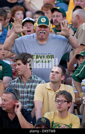 2 septembre 2011 - Waco, Texas, US - Baylor Bears cheer des fans lors de la Baylor Bears et TCU Horned Frogs de la saison. 50-48 Baylor TCU bouleverse au stade Floyd Casey. (Crédit Image : © Andrew Dieb/global/ZUMAPRESS.com) Southcreek Banque D'Images