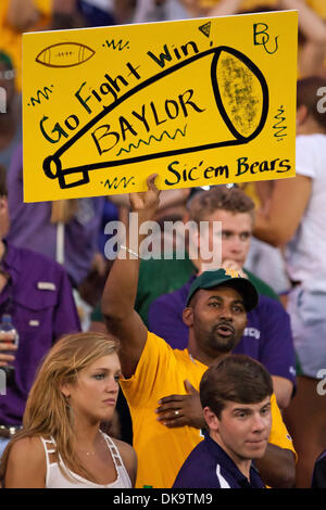 2 septembre 2011 - Waco, Texas, US - Baylor Bears cheer des fans lors de la Baylor Bears et TCU Horned Frogs de la saison. 50-48 Baylor TCU bouleverse au stade Floyd Casey. (Crédit Image : © Andrew Dieb/global/ZUMAPRESS.com) Southcreek Banque D'Images