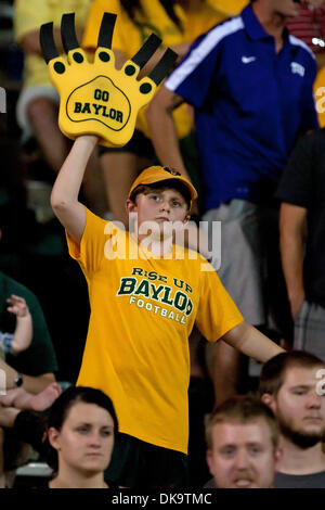 2 septembre 2011 - Waco, Texas, US - Baylor Bears cheer des fans lors de la Baylor Bears et TCU Horned Frogs de la saison. 50-48 Baylor TCU bouleverse au stade Floyd Casey. (Crédit Image : © Andrew Dieb/global/ZUMAPRESS.com) Southcreek Banque D'Images