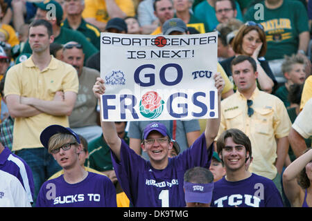 2 septembre 2011 - Waco, Texas, US - TCU Horned Frogs encourager les élèves au cours de la Baylor Bears et TCU Horned Frogs match d'ouverture. 50-48 Baylor TCU bouleverse au stade Floyd Casey. (Crédit Image : © Andrew Dieb/global/ZUMAPRESS.com) Southcreek Banque D'Images