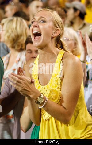 2 septembre 2011 - Waco, Texas, US - Baylor Bears cheer des fans lors de la Baylor Bears et TCU Horned Frogs de la saison. 50-48 Baylor TCU bouleverse au stade Floyd Casey. (Crédit Image : © Andrew Dieb/global/ZUMAPRESS.com) Southcreek Banque D'Images