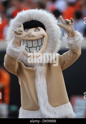 3 septembre 2011 - Stillwater, Oklahoma, United States of America - l'Oklahoma State Cowboys sponsors mascot en action pendant le match entre l'Louisiana-Lafayette Ragin Cajuns et l'Oklahoma State Cowboys au Boone Pickens Stadium à Stillwater, OK. Oklahoma State Louisiana-Lafayette mène 34 à 10 à la mi-temps. (Crédit Image : © Dan Wozniak/ZUMAPRESS.com) Southcreek/mondial Banque D'Images