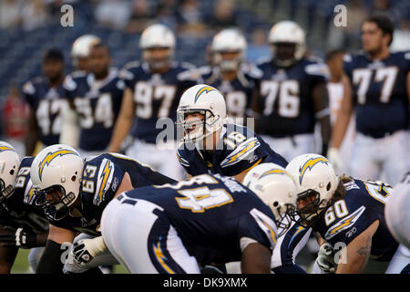 2 Septembre, 2011 - San Diego, Californie, États-Unis - San Diego Charger QB Scott Tolzien (16) se réchauffe avant le match de football entre les NFL Chargers de San Diego et la San Francisco 49'ers à San Diego CA. San Francisco San Diego défait 20-17 (Image Crédit : © Nick Morris/ZUMAPRESS.com) Southcreek/mondial Banque D'Images