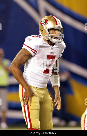 2 Septembre, 2011 - San Diego, Californie, États-Unis - San Francisco QB Colin Kaepernick (7) prend la relève l'infraction au cours d'action de jeu de la NFL football match entre les Chargers de San Diego et la San Francisco 49'ers à San Diego CA. San Francisco San Diego défait 20-17 (Image Crédit : © Nick Morris/ZUMAPRESS.com) Southcreek/mondial Banque D'Images