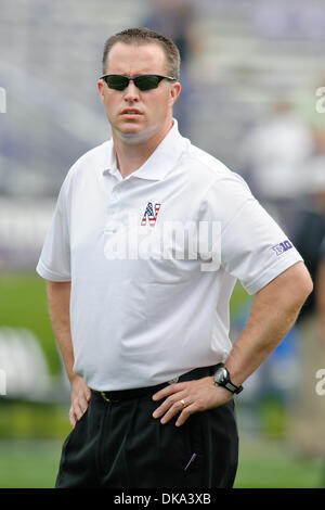 Septembre 10, 2011 - Evanston, Illinois, États-Unis - Le Nord-ouest de l'entraîneur-chef Pat Fitzgerald avant la NCAA football match entre le nord-ouest et les Wildcats Eastern Illinois Panthers à Ryan Champ Dans Evanston, IL. Le nord-ouest de l'Eastern Illinois défait de baie 42-21. (Crédit Image : © John Rowland/ZUMAPRESS.com) Southcreek/mondial Banque D'Images