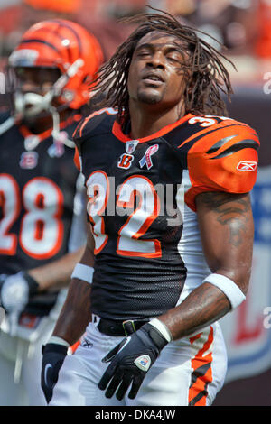 11 septembre 2011 - Cleveland, Ohio, États-Unis - active dans les années 1960 Cedric Benson(32) avant le match contre les Cleveland Browns joué au stade Cleveland Browns de Cleveland, Ohio. (Crédit Image : © Frank Jansky/global/ZUMAPRESS.com) Southcreek Banque D'Images