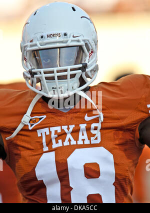 10 septembre 2011 - Austin, Texas, États-Unis d'Amérique - Texas longhorns tight end D.J. Grant (18) en action pendant le match entre les Cougars de Brigham Young et le Texas longhorns au Darrell K Royal - Texas Memorial Stadium à Austin, Texas. Le Texas à l'encontre de la Brigham Young 17 à 16. (Crédit Image : © Dan Wozniak/ZUMAPRESS.com) Southcreek/mondial Banque D'Images