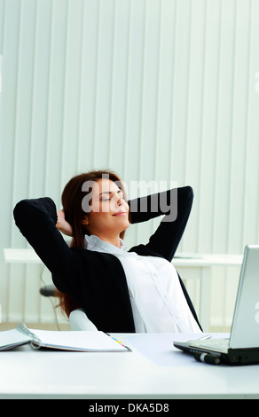 Young happy businesswoman resting in office Banque D'Images