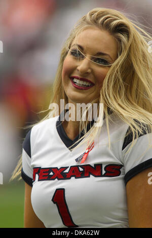 11 septembre 2011 - Houston, Texas, États-Unis - Texas cheerleader divertit la foule. La défaite des Houston Texans Indianapolis Colts 34-7 au Reliant Stadium de Houston au Texas. (Crédit Image : © Luis Leyva/ZUMAPRESS.com) Southcreek/mondial Banque D'Images