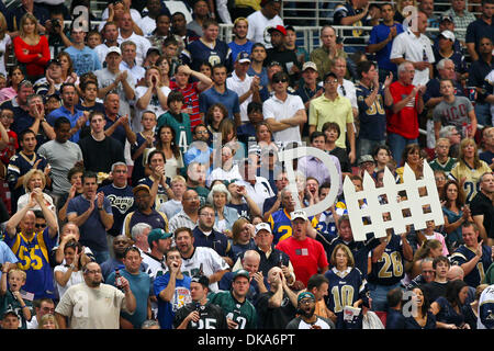 11 septembre 2011 - Saint Louis, Missouri, États-Unis - St Louis Rams fans au cours de la NFL match entre le Saint Louis Rams et le Philadelphia Eagles à l'Edward Jones Dome à Saint Louis, Missouri. L'Eagles a battu les Rams 31-13. (Crédit Image : © Scott Kane/ZUMAPRESS.com) Southcreek/mondial Banque D'Images