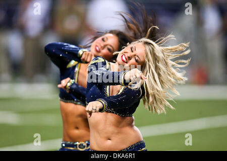 11 septembre 2011 - Saint Louis, Missouri, États-Unis - St Louis Rams cheerleaders en action au cours de la NFL match entre le Saint Louis Rams et le Philadelphia Eagles à l'Edward Jones Dome à Saint Louis, Missouri. L'Eagles a battu les Rams 31-13. (Crédit Image : © Scott Kane/ZUMAPRESS.com) Southcreek/mondial Banque D'Images
