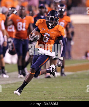 3 septembre 2011 - Charlottesville, Virginia - USA ; Virginia Cavaliers wide receiver DARIUS JENNINGS (6) s'exécute avec le ballon lors d'un match de football NCAA contre William & Mary à Scott Stadium. Virginie a gagné 40-3. (Crédit Image : © Andrew Shurtleff/ZUMApress.com) Banque D'Images