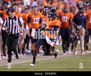 3 septembre 2011 - Charlottesville, Virginia - USA ; Virginia Cavaliers wide receiver DARIUS JENNINGS (6) s'exécute avec le ballon lors d'un match de football NCAA contre William & Mary à Scott Stadium. Virginie a gagné 40-3. (Crédit Image : © Andrew Shurtleff/ZUMApress.com) Banque D'Images