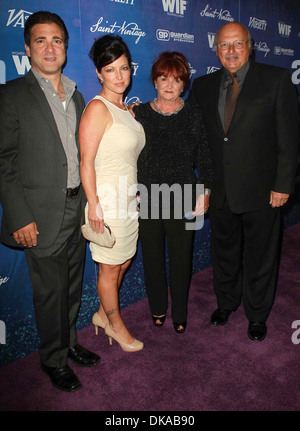 Dennis Franz femme Joanie et Zeck divers invités et les femmes en pré-Film Événement EMMY présenté par Saint Vintage tenue au montage Banque D'Images